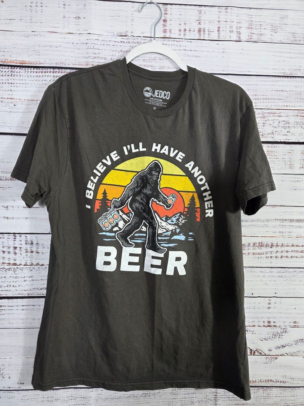 JEDCo Bigfoot Sasquatch Beer Funny Graphic T-Shirt Men's Large